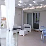 Con Piscina Oasi 2 شقة